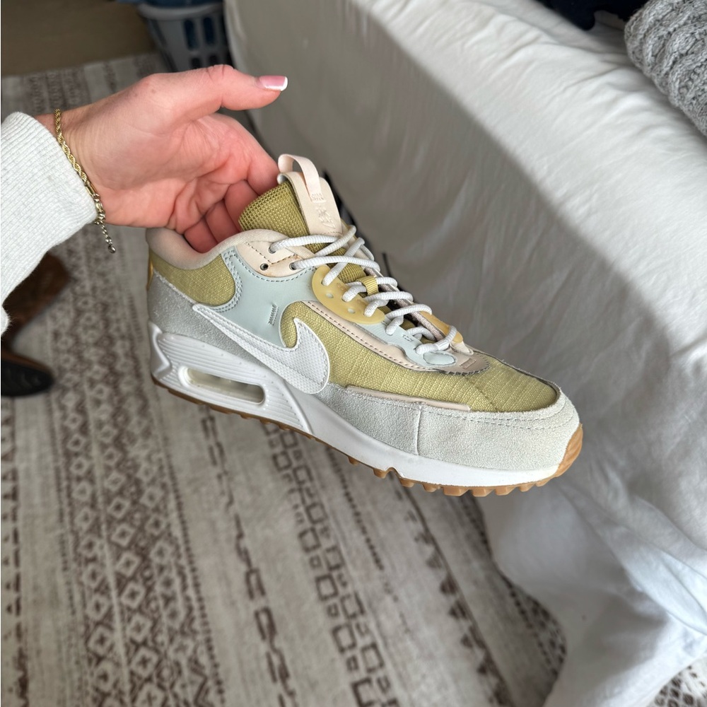 Stylish Women's Sneakers in Cream and Tan